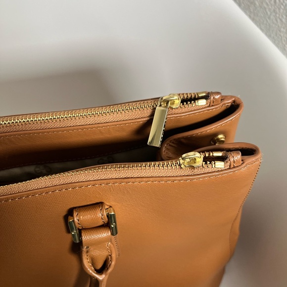 Tory Burch brown Robinson double zip tote bag - Picture 6 of 15
